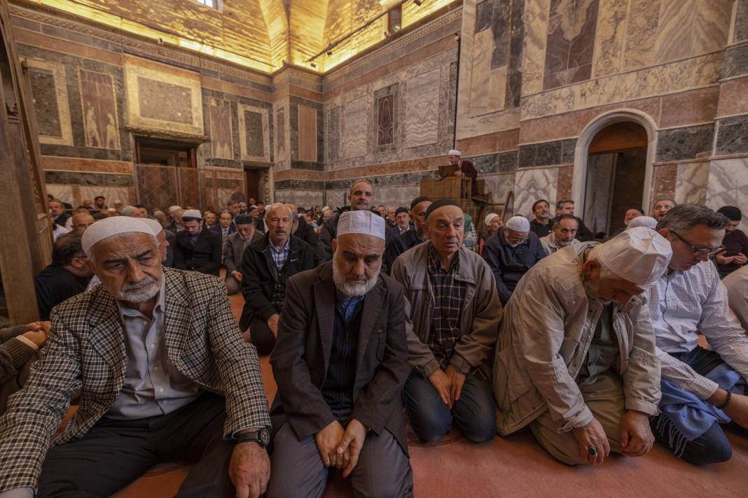 Kiliseden camiye çevrilen Kariye Camii’nde 79 yıl sonra ilk cuma namazı 9